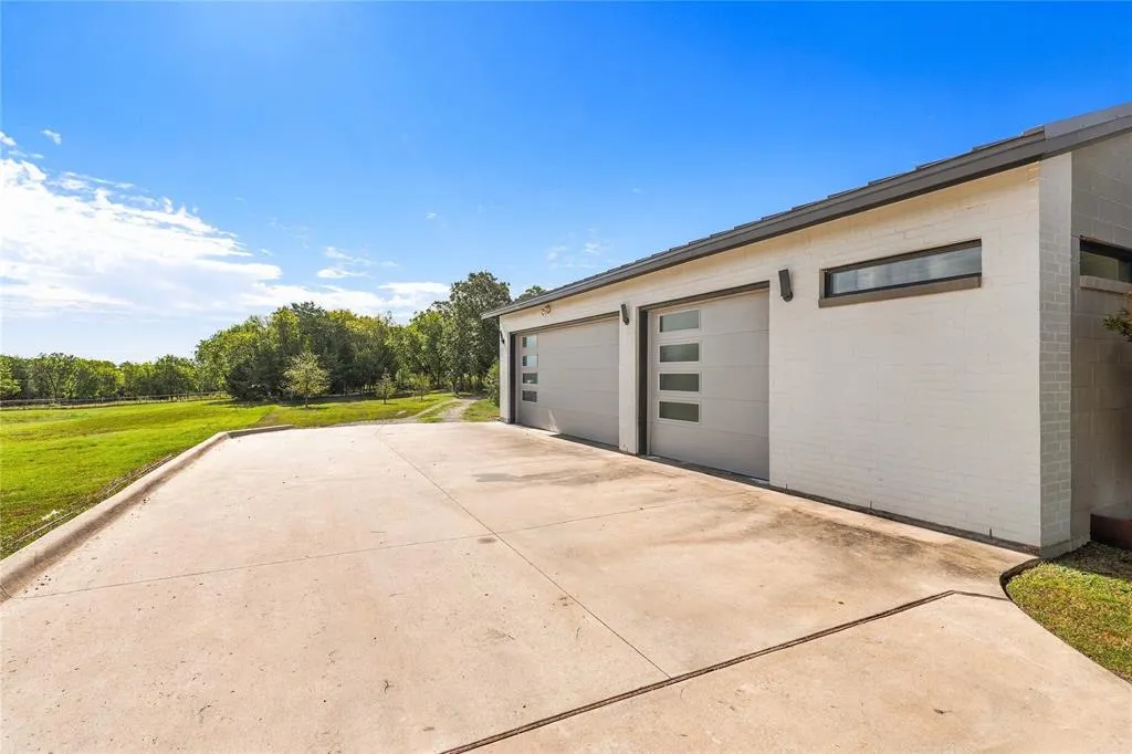 211 Hunter Pass