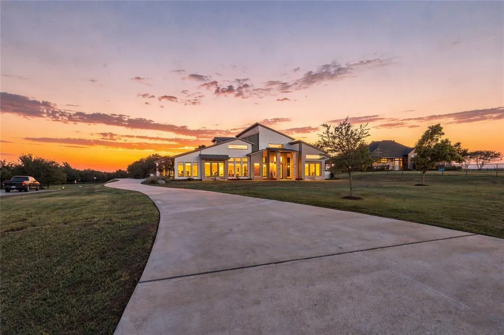 211 Hunter Pass