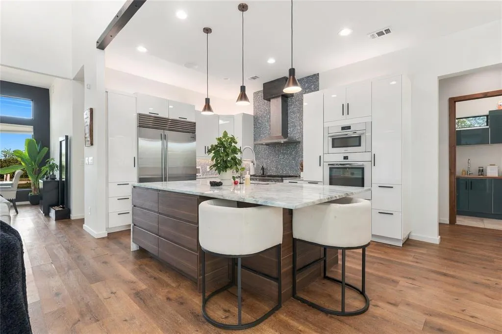 211 Hunter Pass