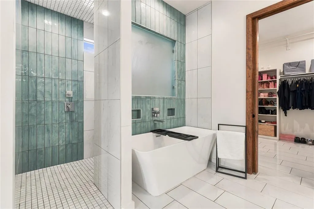 211 Hunter Pass