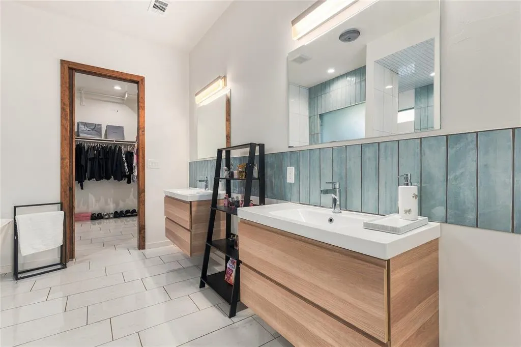 211 Hunter Pass