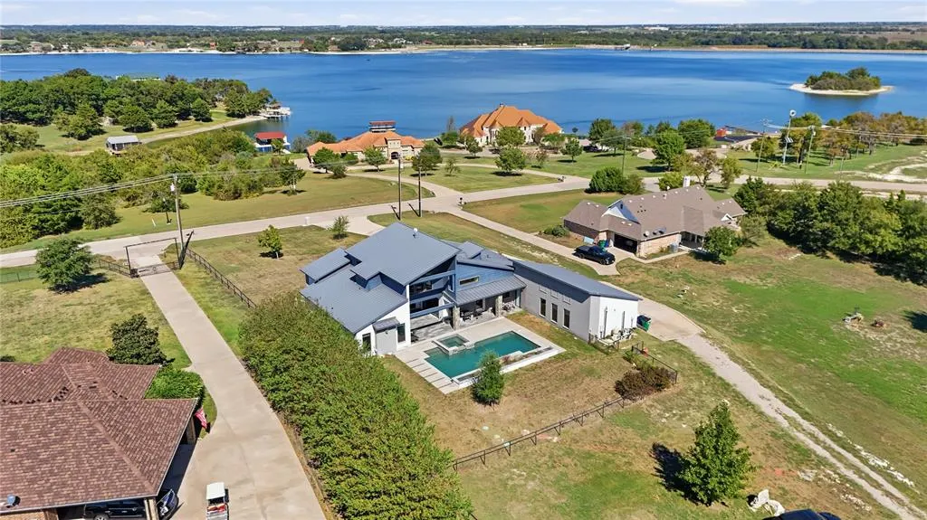 211 Hunter Pass