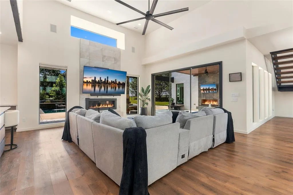 211 Hunter Pass