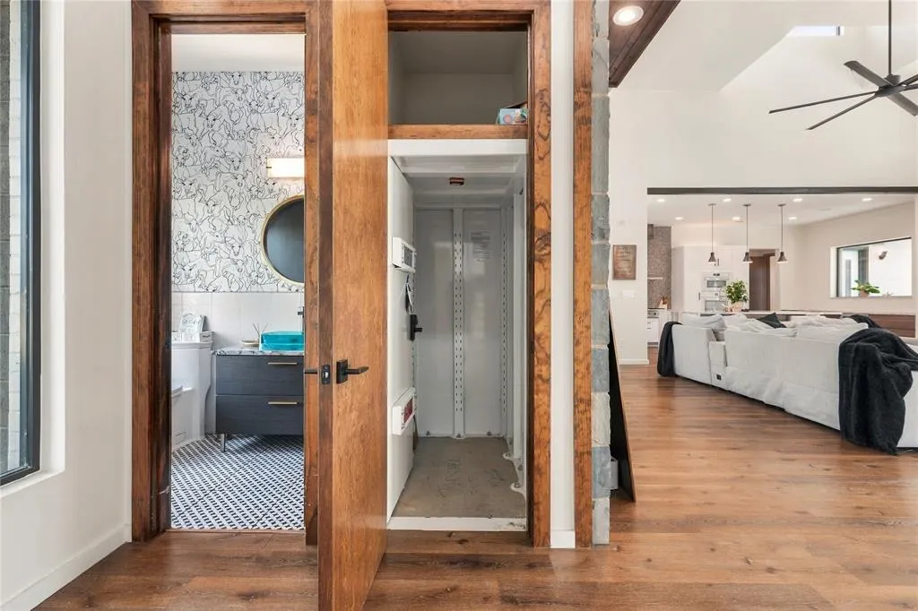 211 Hunter Pass