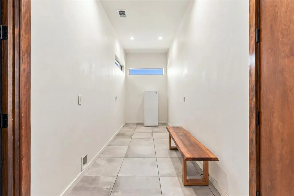 211 Hunter Pass