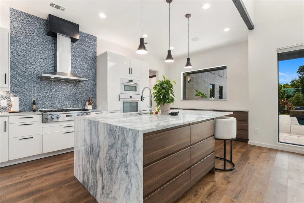 211 Hunter Pass