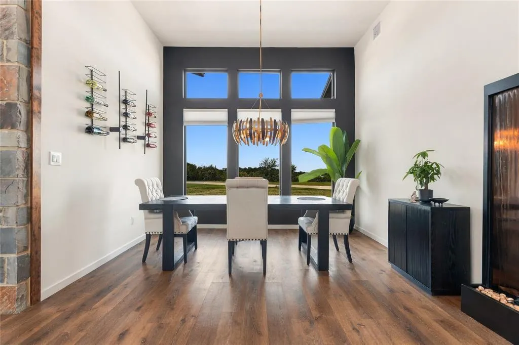 211 Hunter Pass