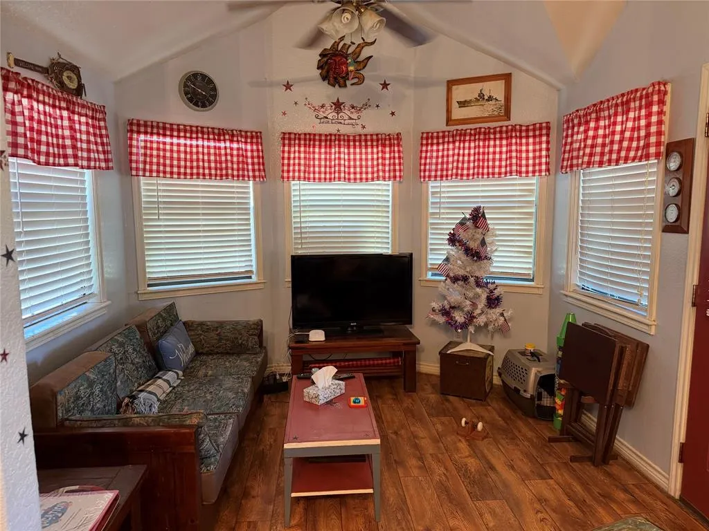 187 County Road 1806