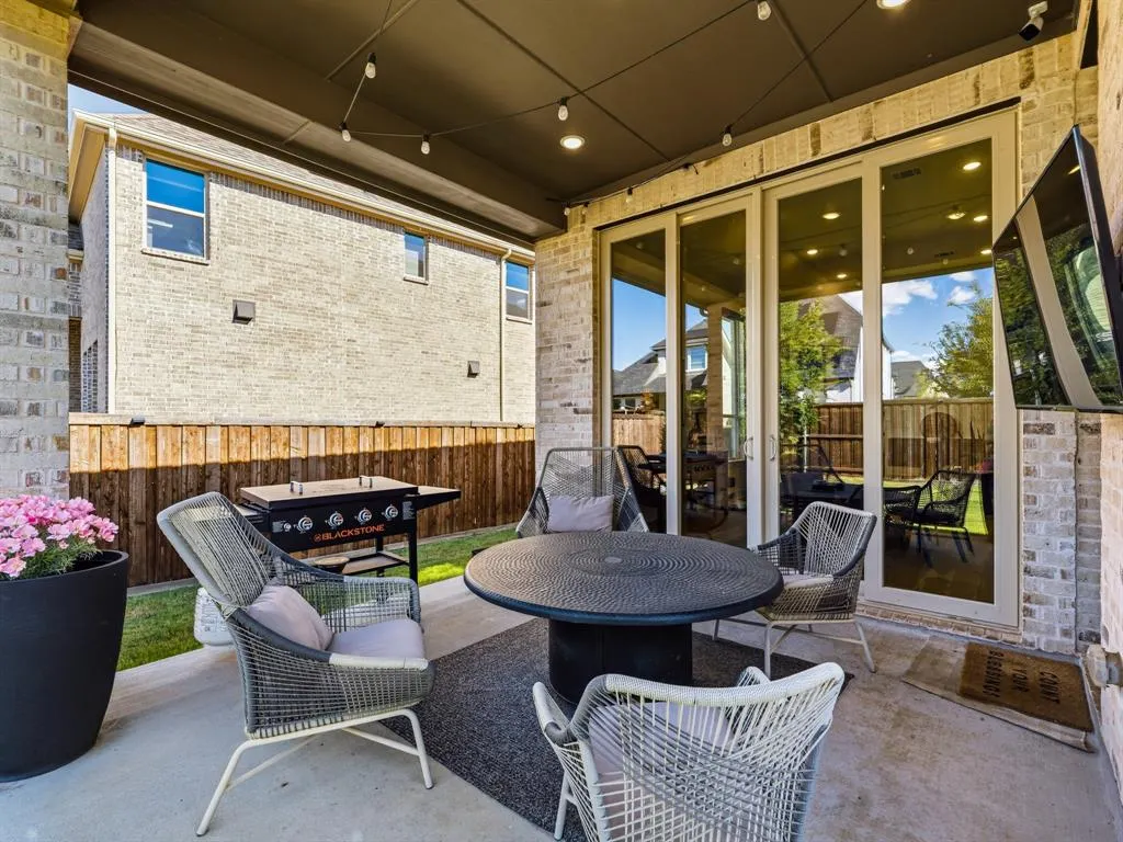 2370 Rainforest Drive