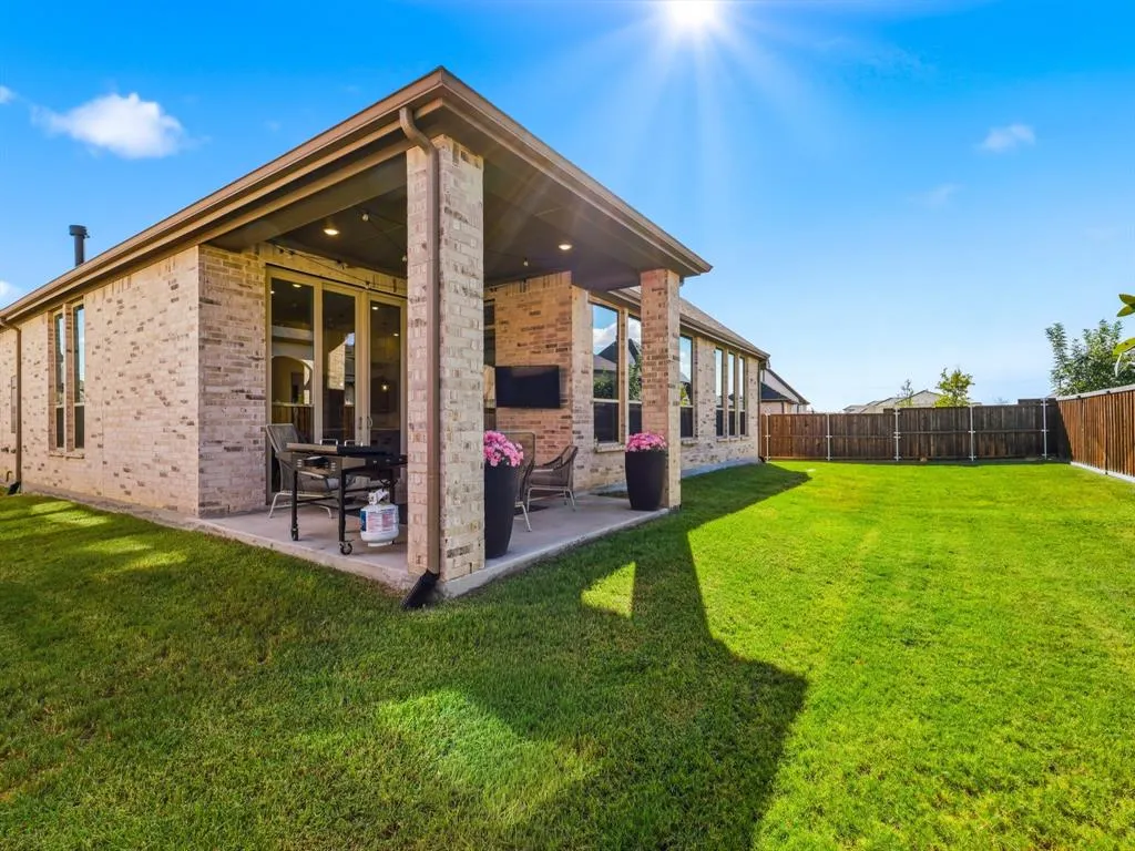 2370 Rainforest Drive