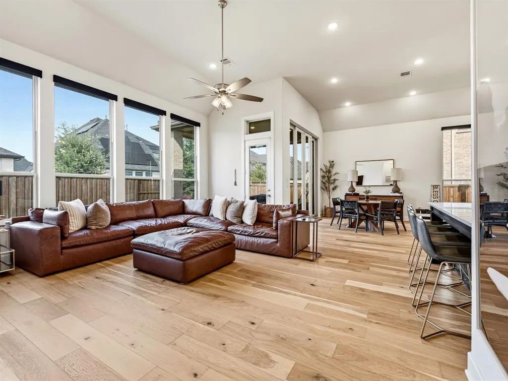 2370 Rainforest Drive