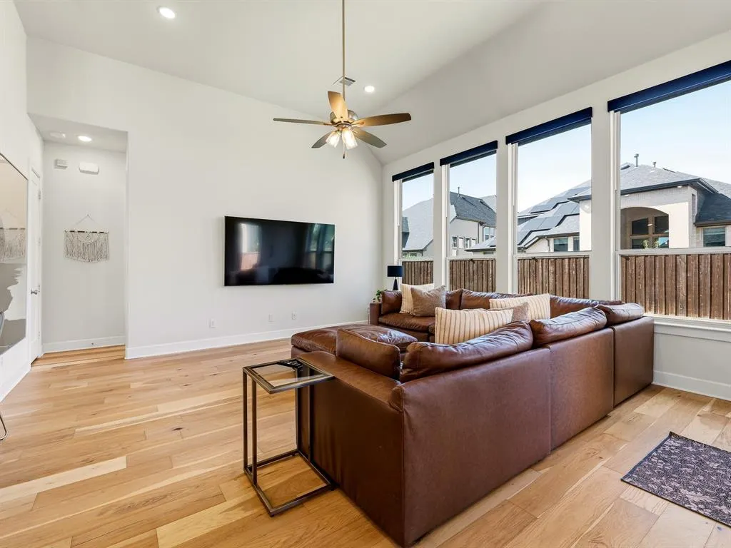 2370 Rainforest Drive