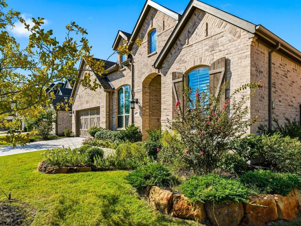 2370 Rainforest Drive