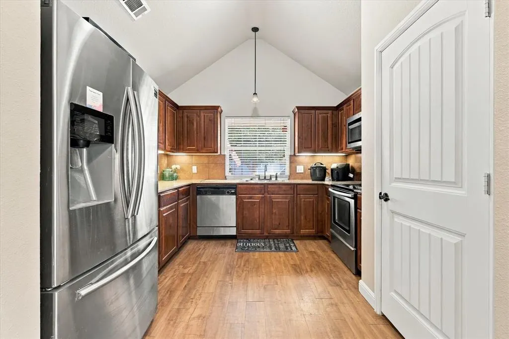 2924 Englefield Green