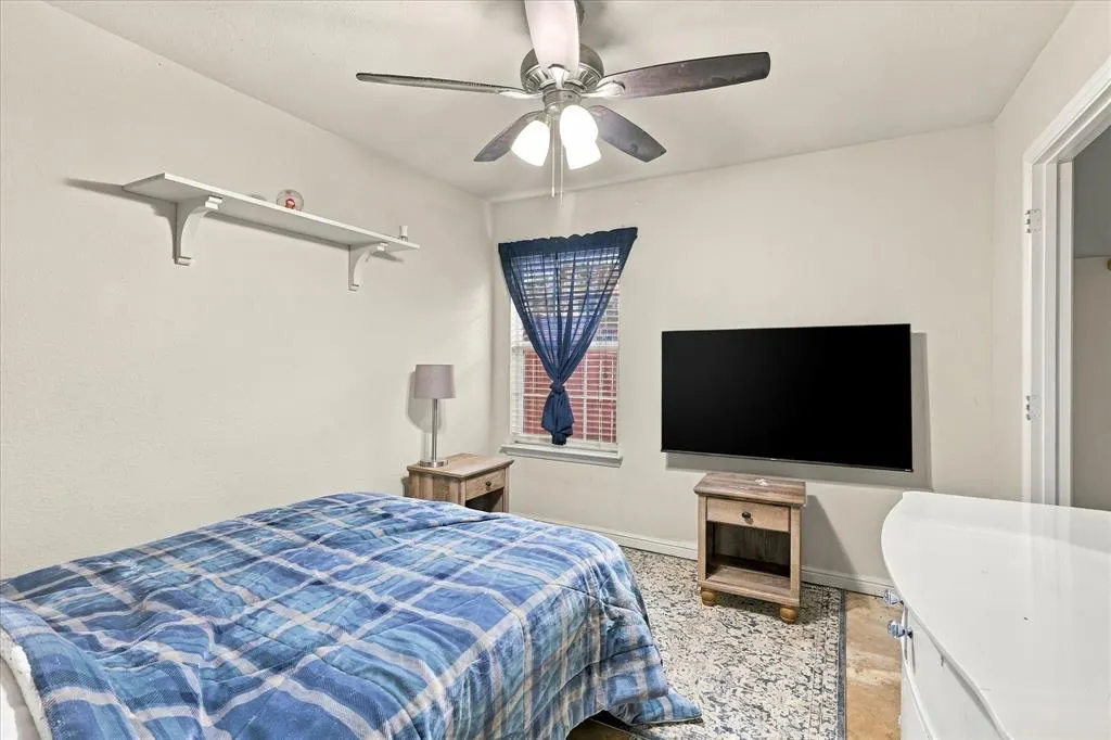 2924 Englefield Green