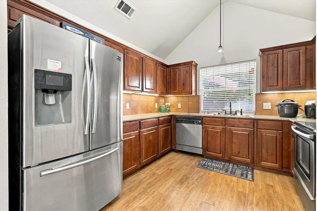 2924 Englefield Green