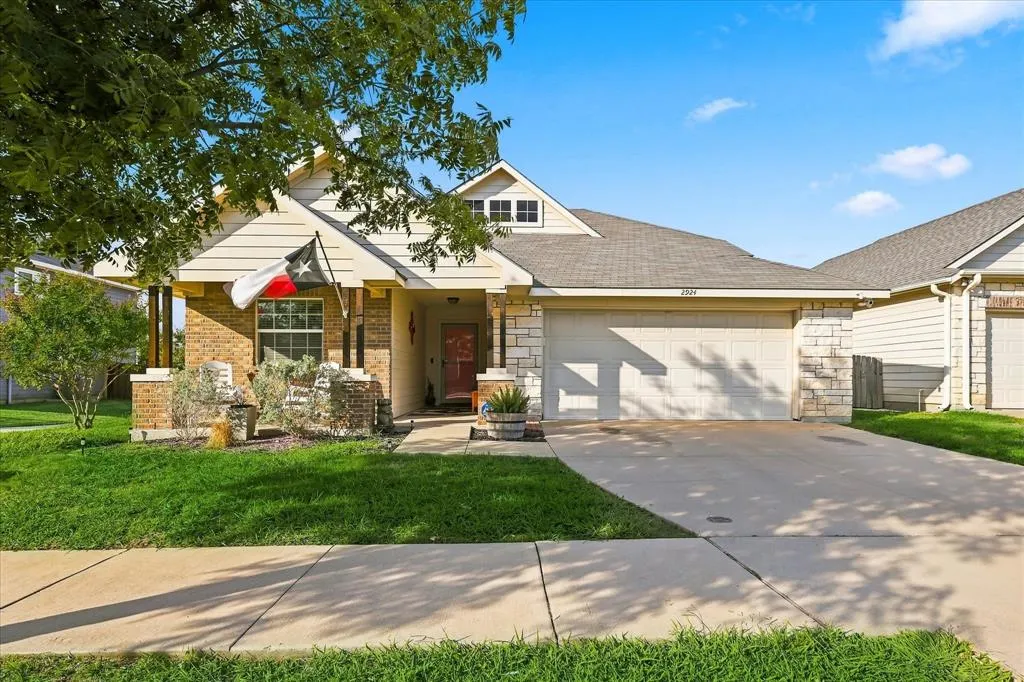 2924 Englefield Green