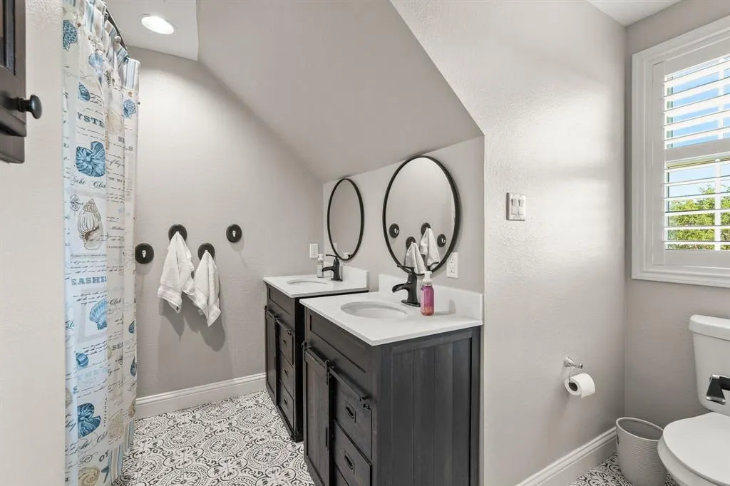 15 Brookhollow Circle