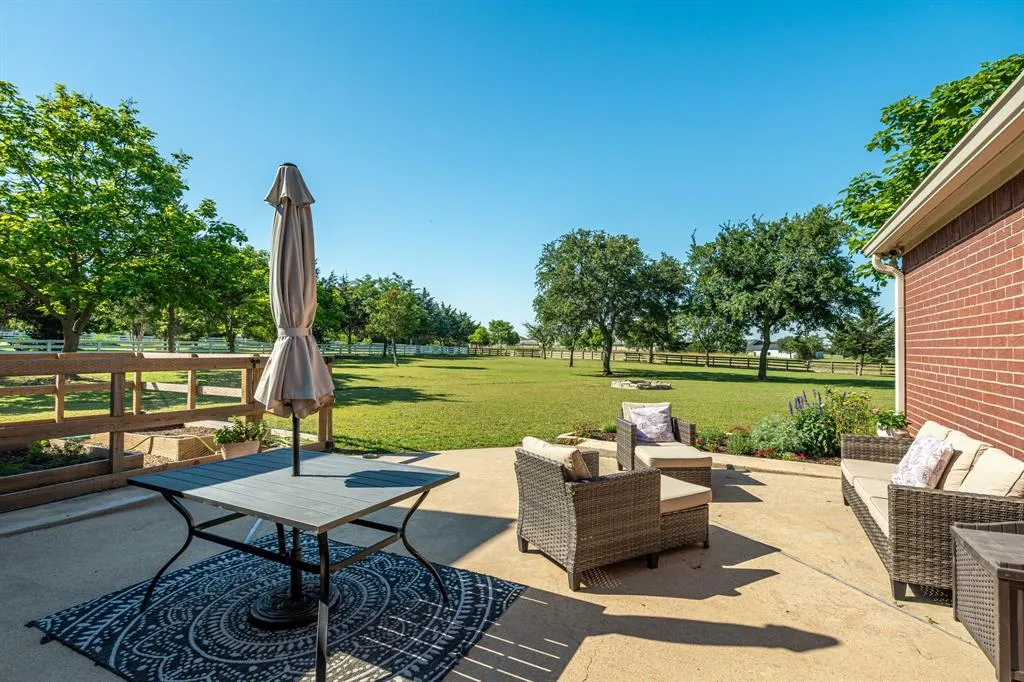 15 Brookhollow Circle