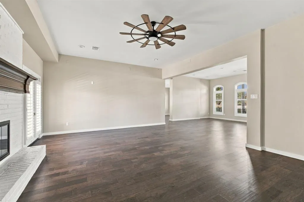 15 Brookhollow Circle