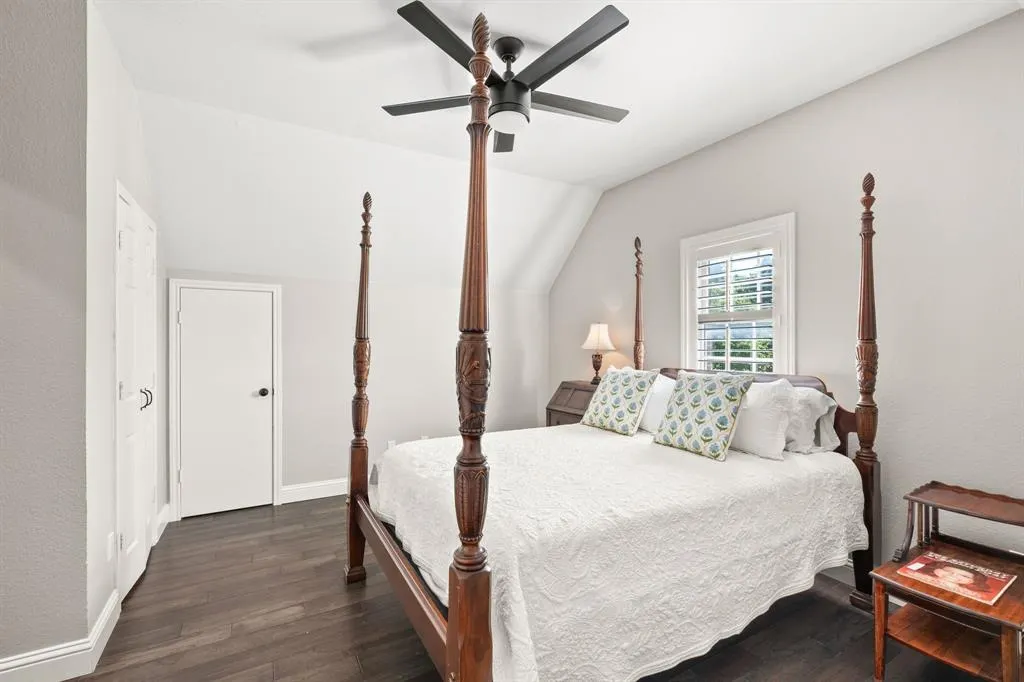 15 Brookhollow Circle