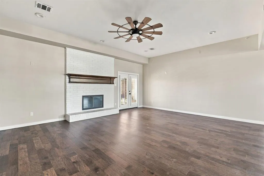 15 Brookhollow Circle