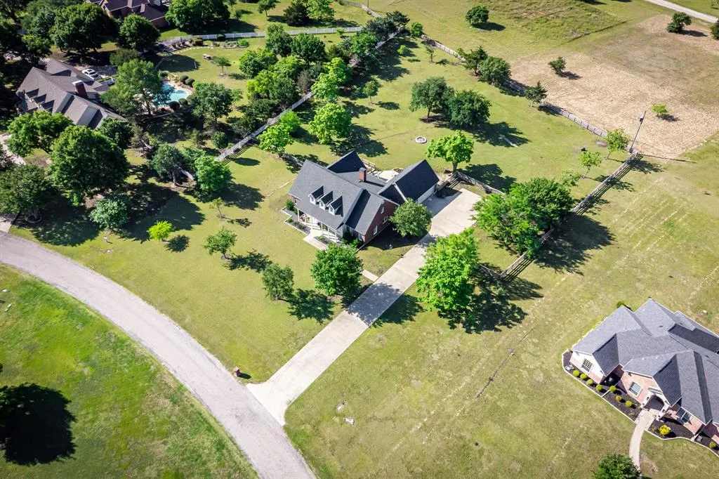 15 Brookhollow Circle