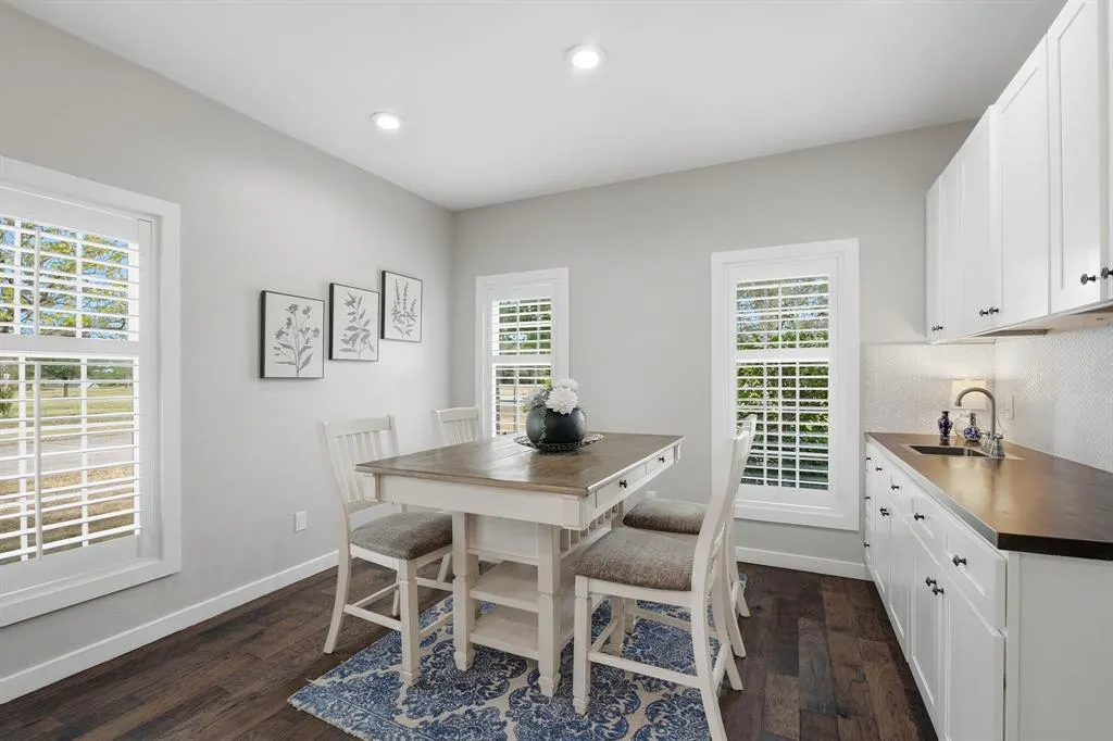 15 Brookhollow Circle