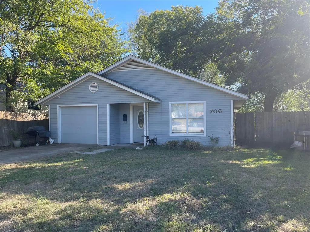 706 E High Street