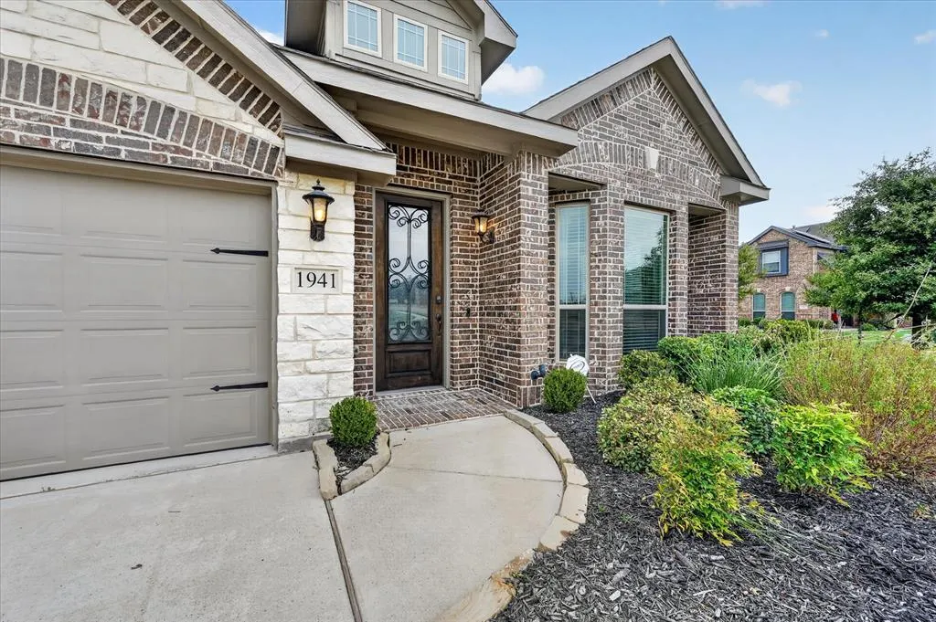1941 Silverleaf Drive