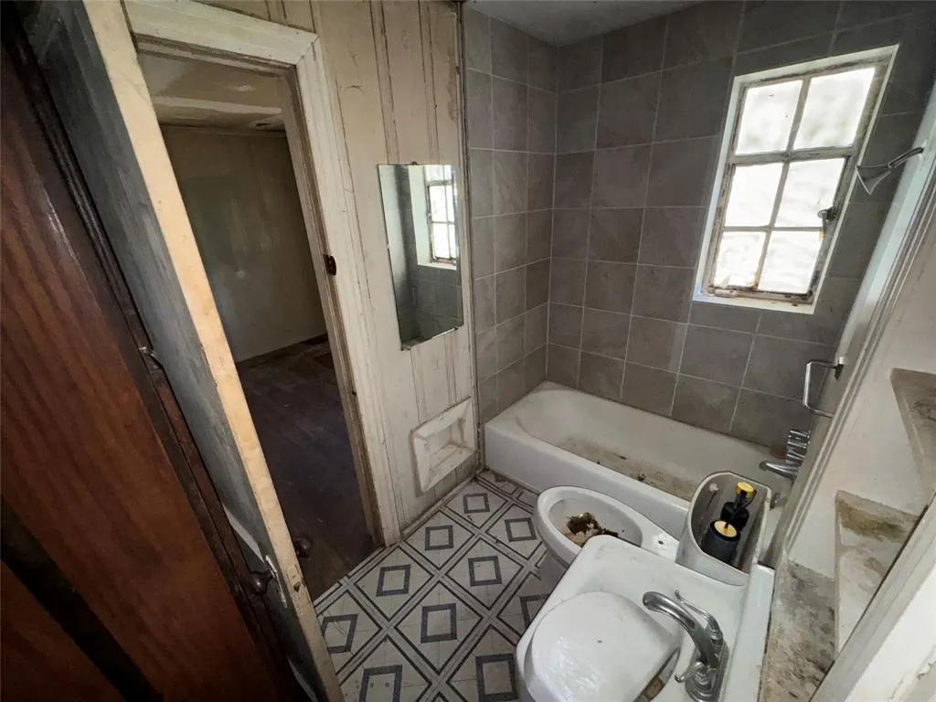2242 Lolita Drive