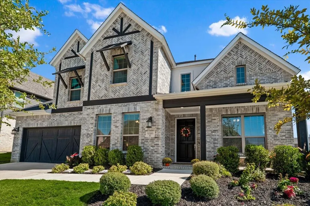 9300 Pecan Woods Trail