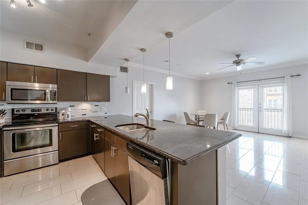 3102 Kings Road #203
