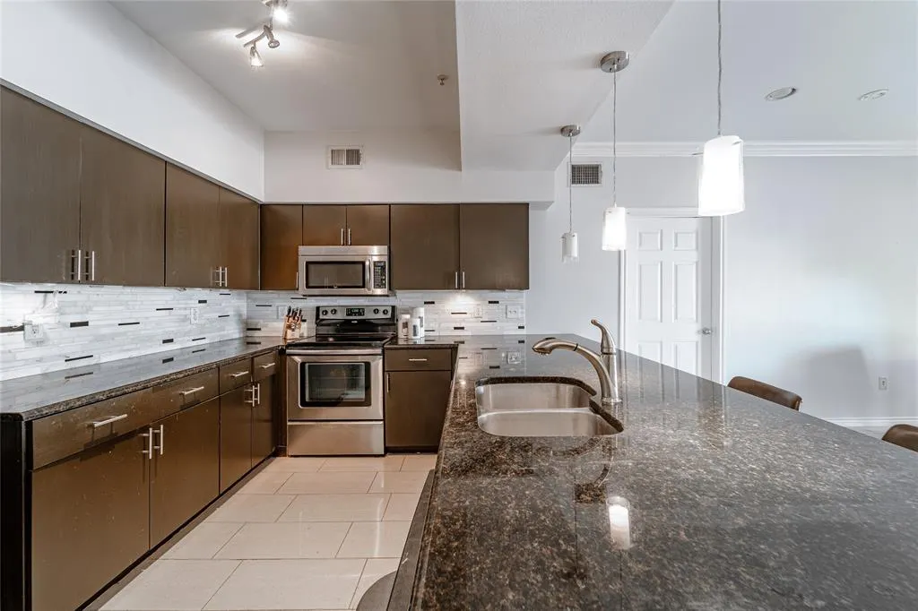 3102 Kings Road #203
