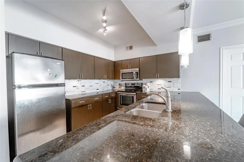 3102 Kings Road #203