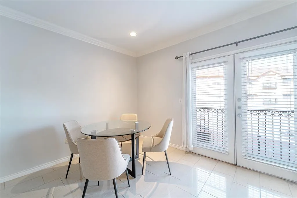 3102 Kings Road #203