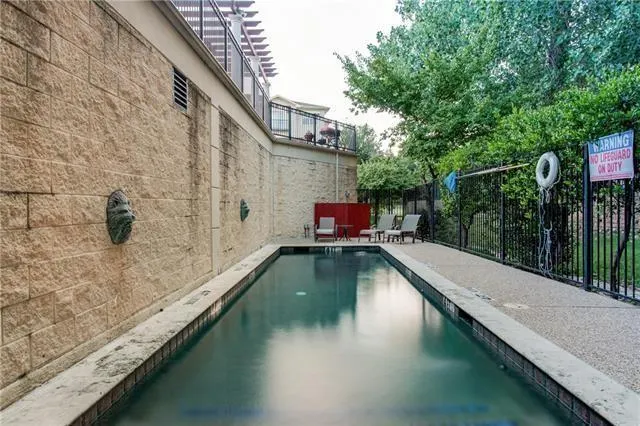 3102 Kings Road #203