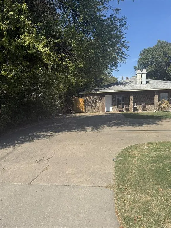 809 E 6th Street