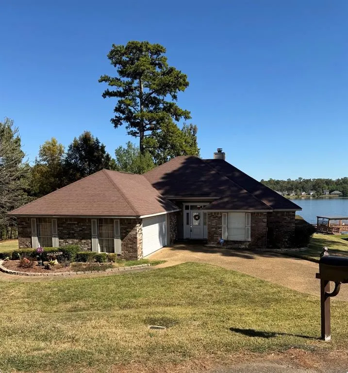 3605 Lakeside Drive