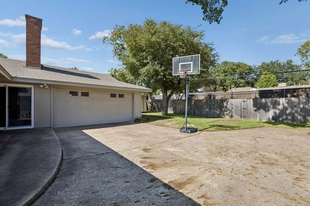 10621 Mapleridge Drive
