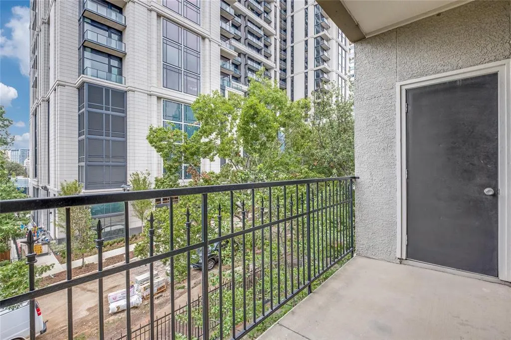 2201 Wolf Street #6102