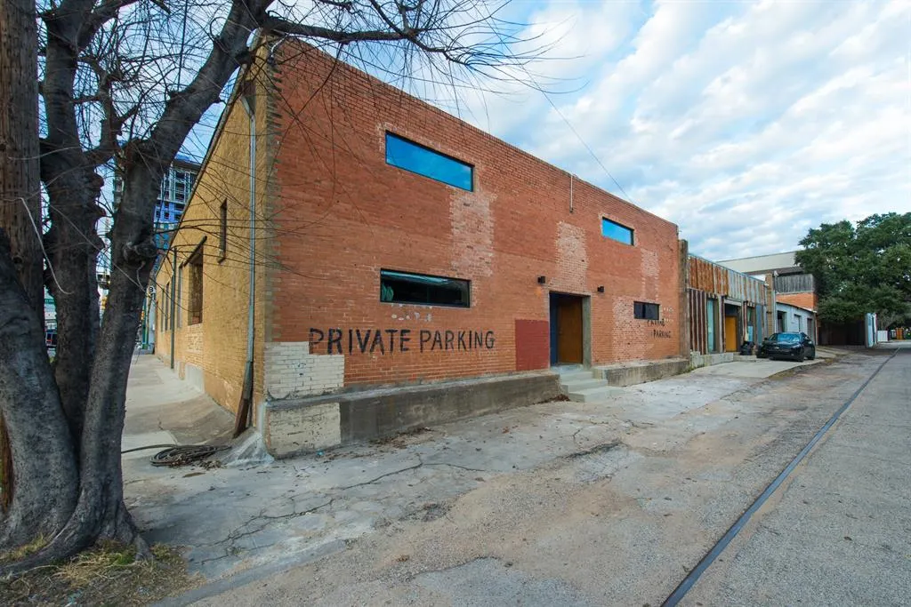 3100 Commerce Street #160