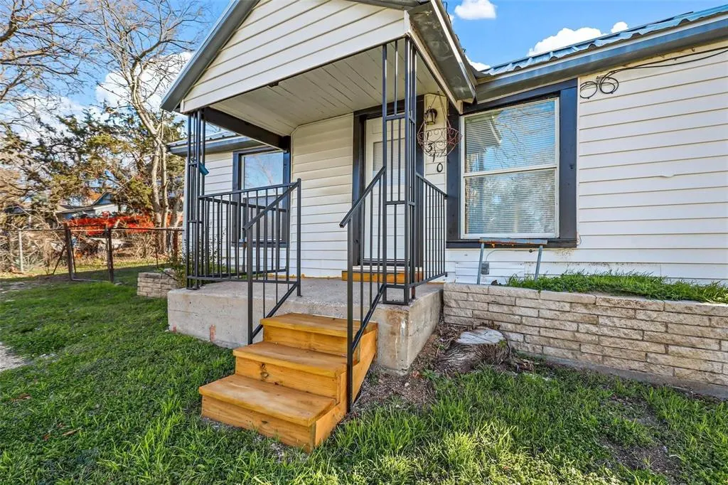 1310 N Rusk