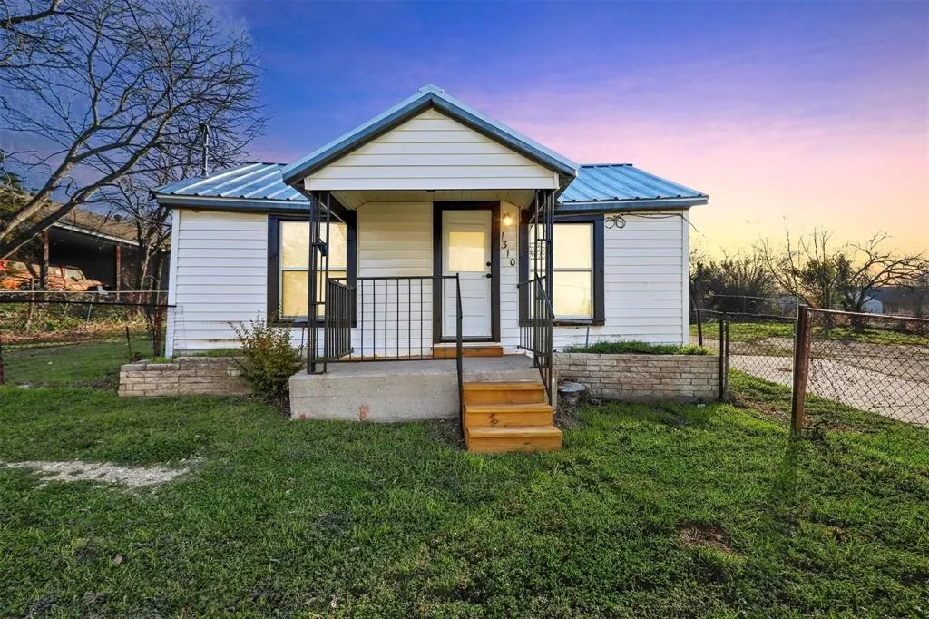 1310 N Rusk
