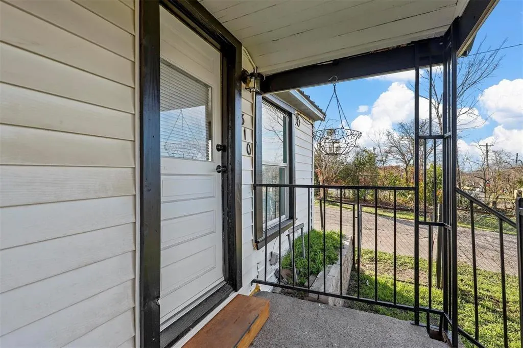 1310 N Rusk