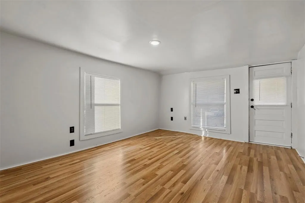 1310 N Rusk