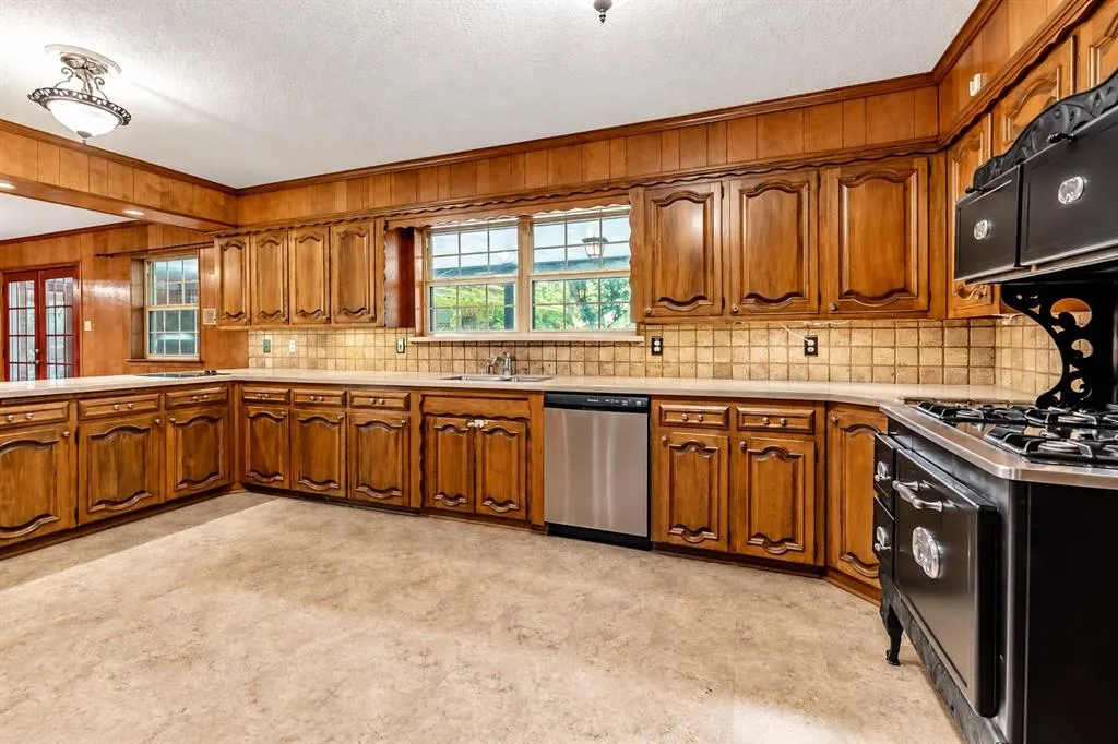 9309 Vinewood Drive