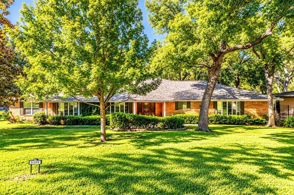 9309 Vinewood Drive