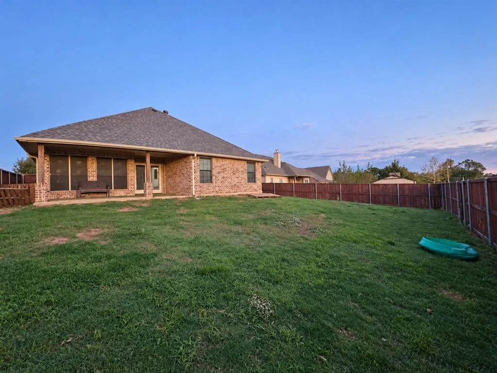 2811 S Lillis Lane