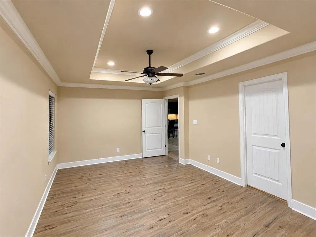 2811 S Lillis Lane